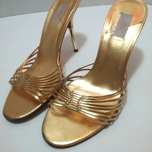 JLO Metallic Gold Leather Slip On Heels - Picture 8 of 8